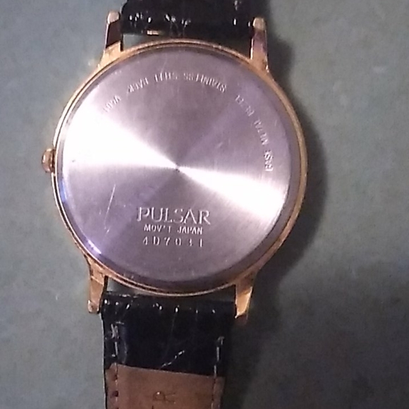(Bundle 2) Pulsar Watch and a wind up Robotics